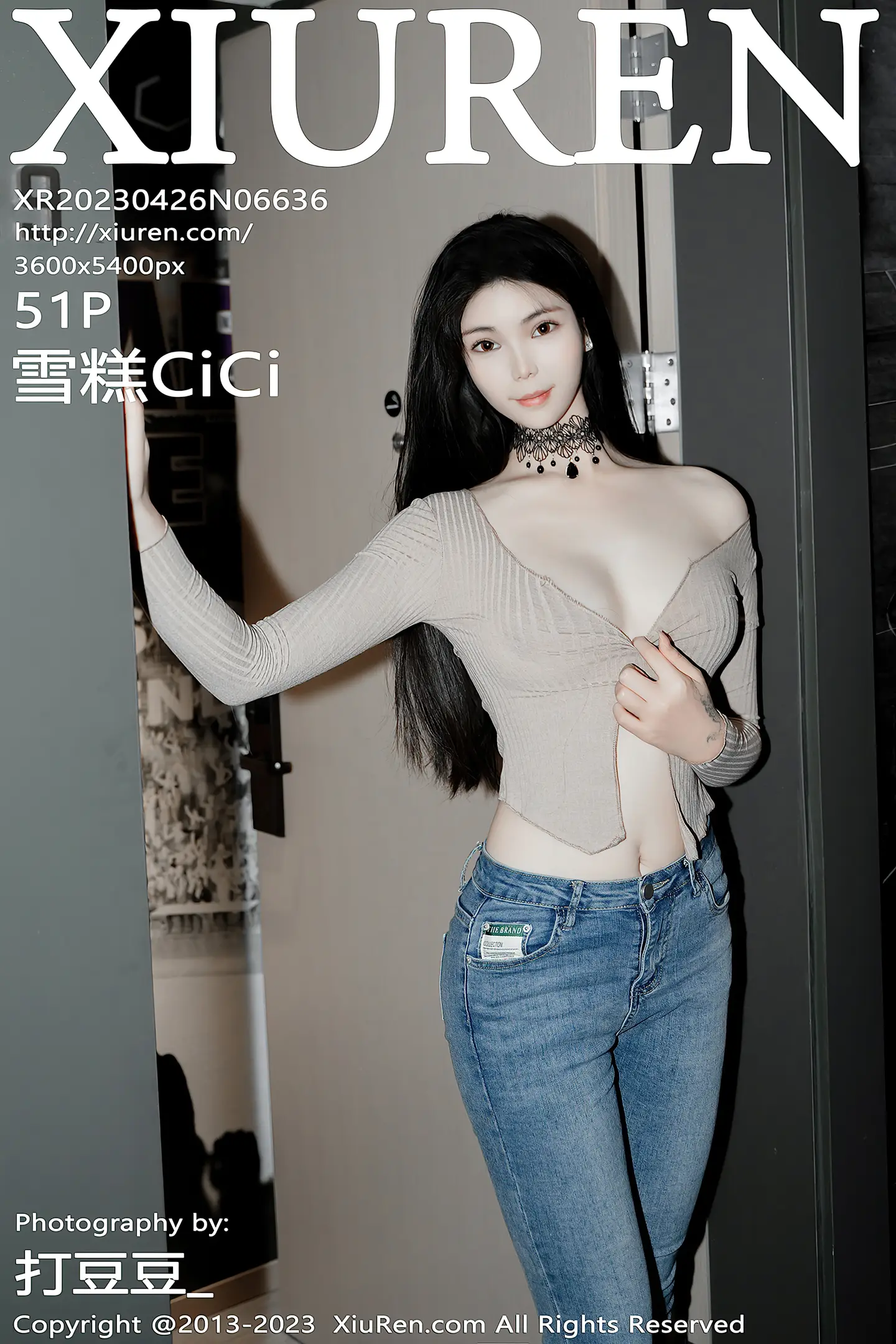 [XiuRen秀人网]No.6636_模特雪糕CiCi性感浅色衣配牛仔裤半脱露丁字裤秀翘臀诱惑写真51P-秀人网 - XiuRen.Space